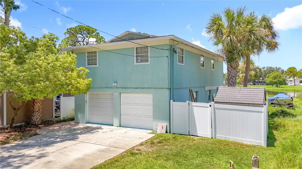125 Mystic Lake Terrace N St Petersburg FL 33702
