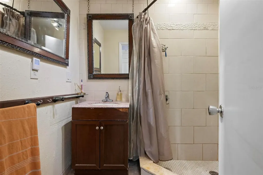 4032 Westminster Drive Sarasota FL 34241