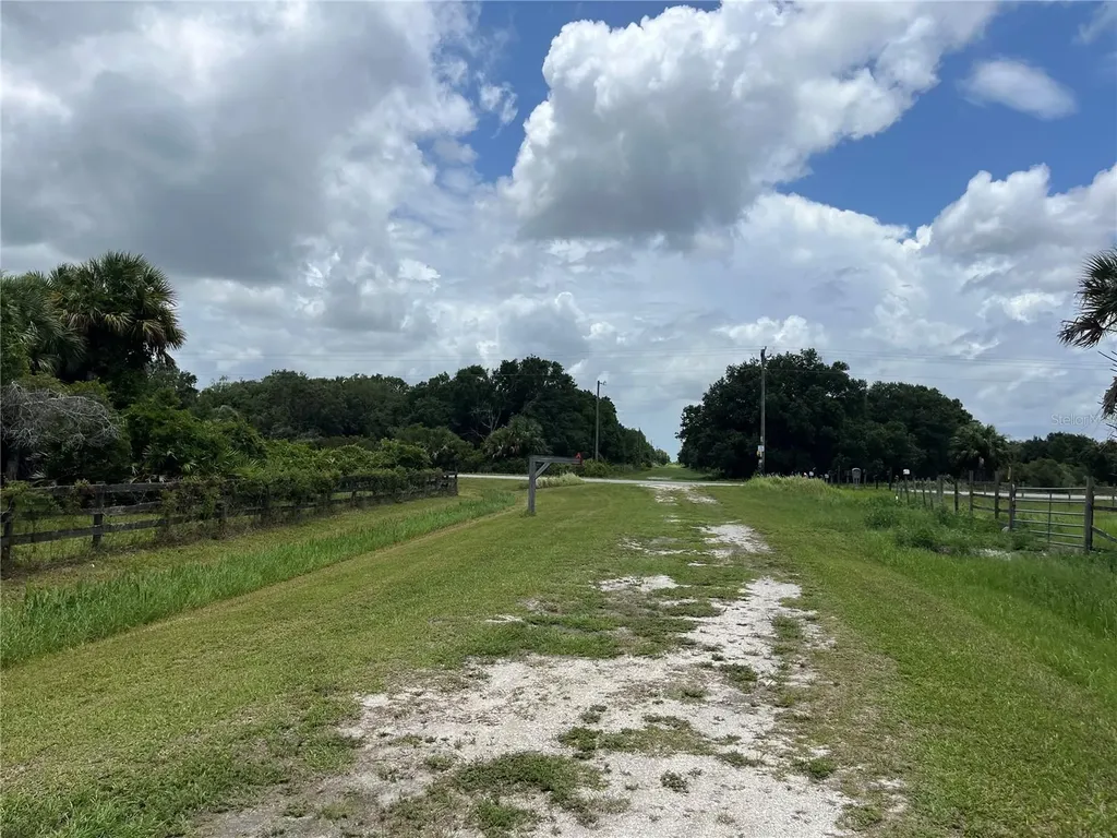19145 NW 270th Street Okeechobee FL 34972