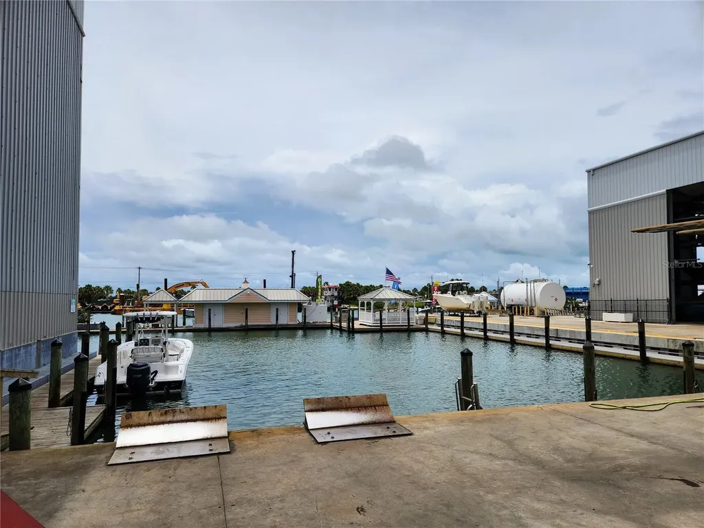 100 Circuit Road Nokomis FL 34275