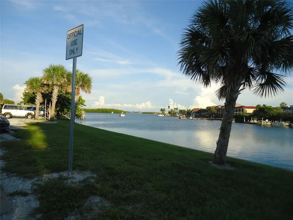 100 Circuit Road Nokomis FL 34275