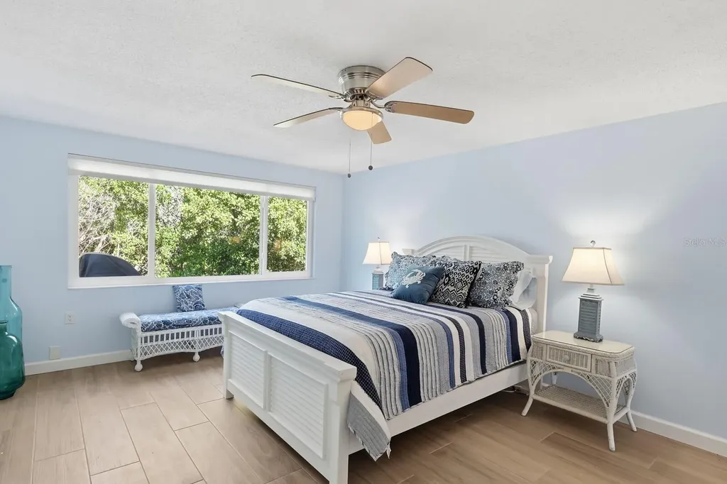 573 Spanish Drive N Longboat Key FL 34228