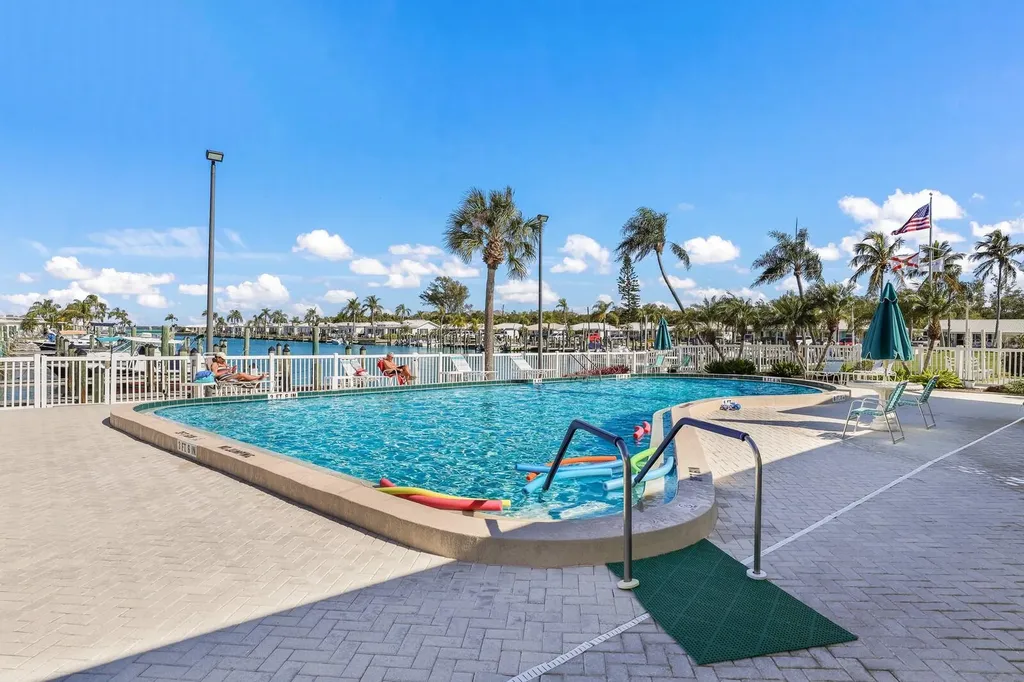 573 Spanish Drive N Longboat Key FL 34228