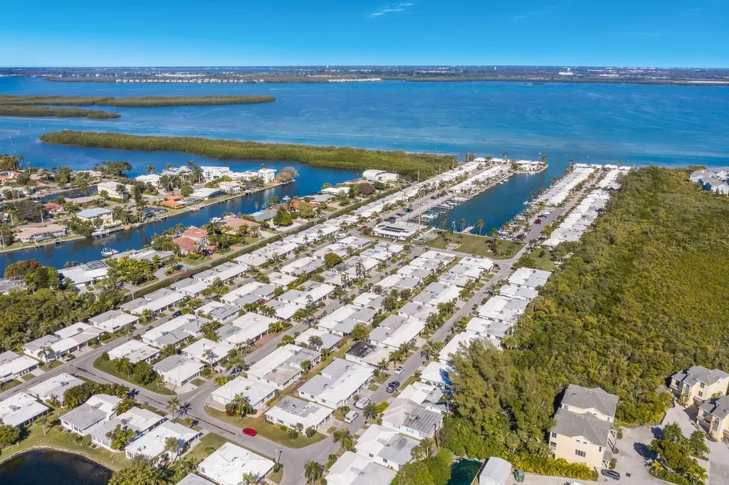 573 Spanish Drive N Longboat Key FL 34228