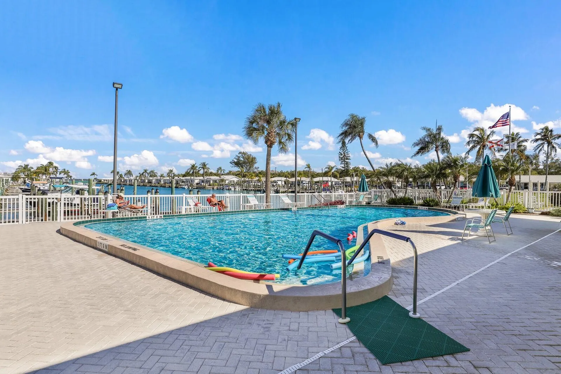573 Spanish Drive N Longboat Key FL 34228