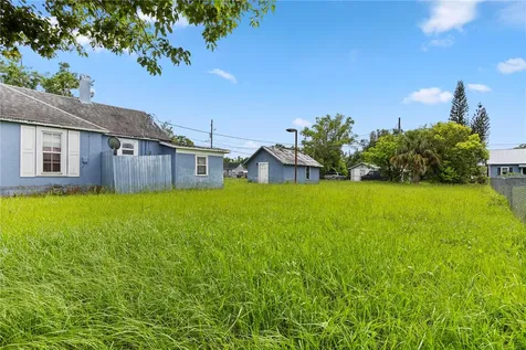 1418 Massachussetts Avenue St Cloud FL 34769