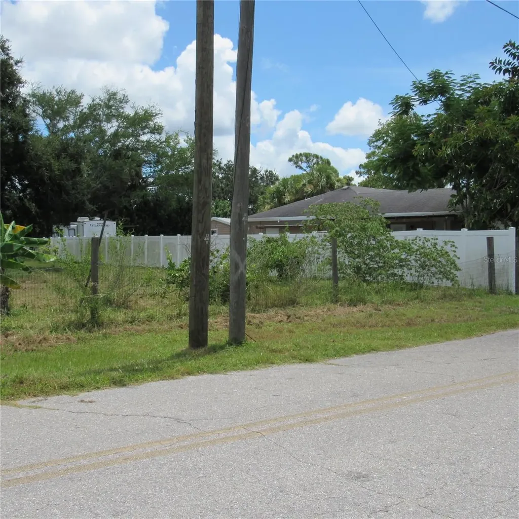 6725 Quonset Road Bradenton FL 34203