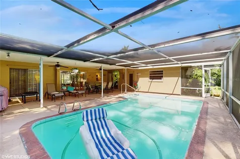 2670 Red Oak Court Clearwater FL 33761