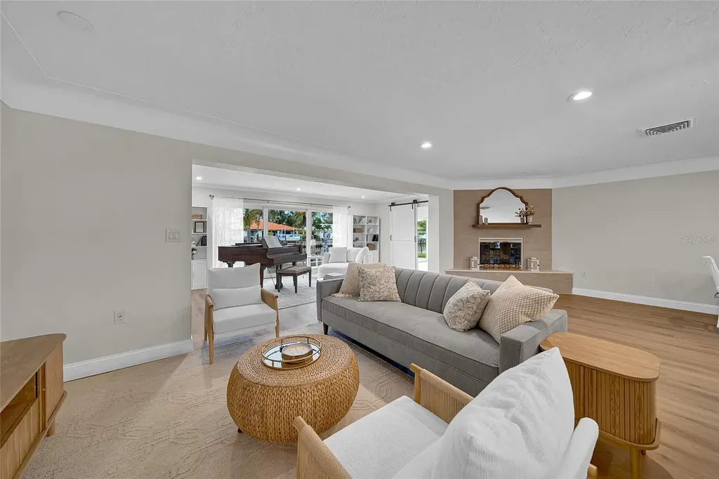 2025 Michigan Avenue NE St Petersburg FL 33703