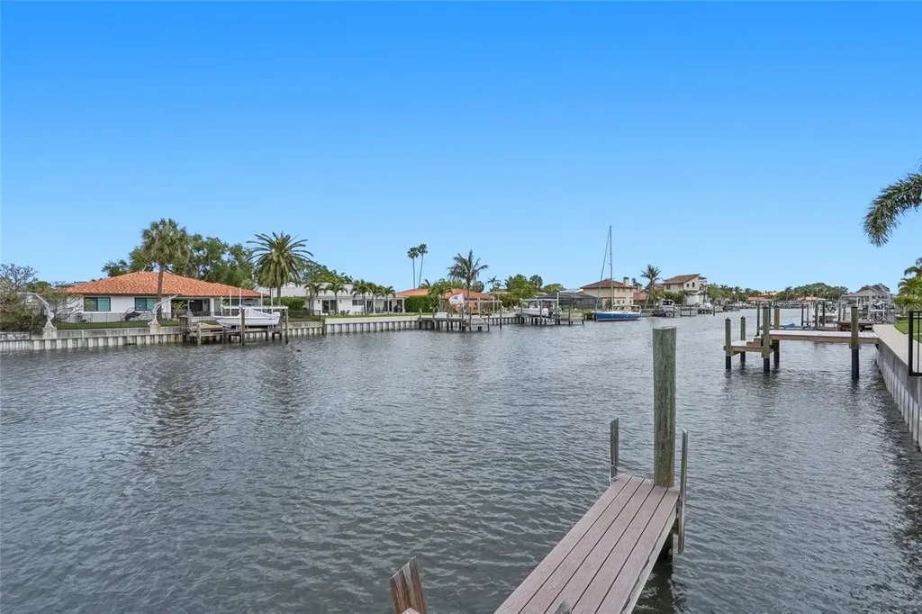 2025 Michigan Avenue NE St Petersburg FL 33703