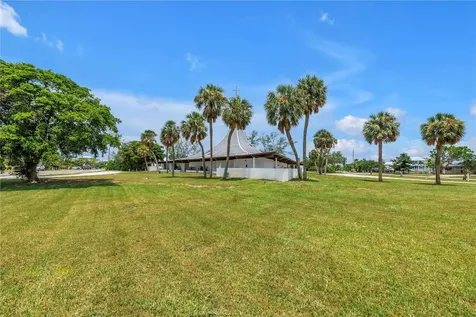 6608 Marina Drive Holmes Beach FL 34217