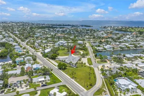 6608 Marina Drive Holmes Beach FL 34217