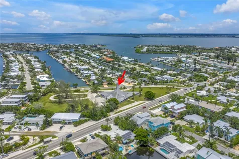 6608 Marina Drive Holmes Beach FL 34217