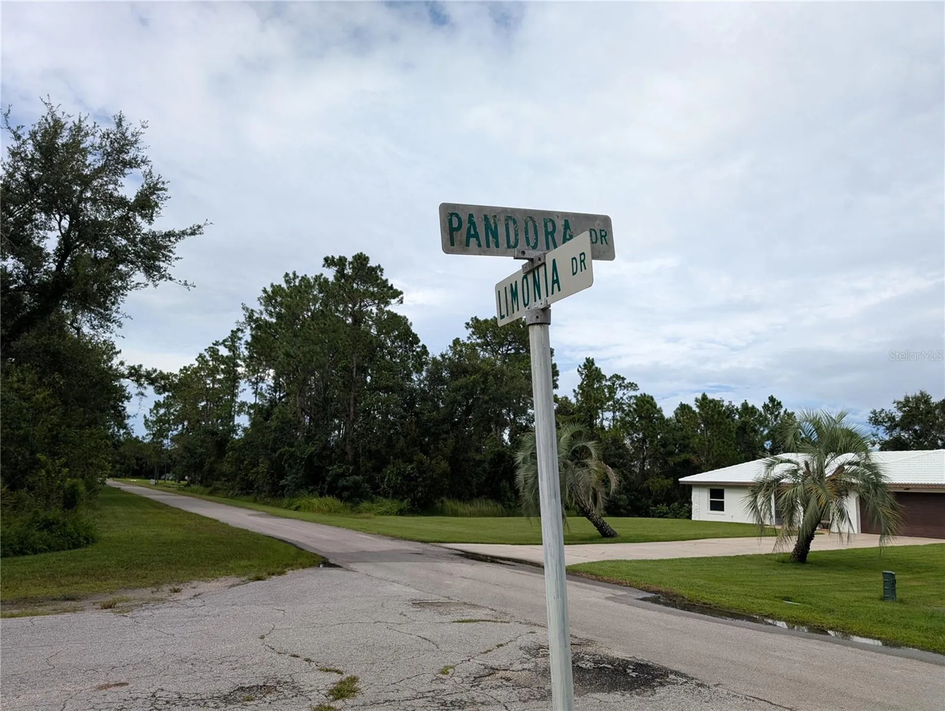 302 Pandora Drive Indian Lake Estates FL 33855