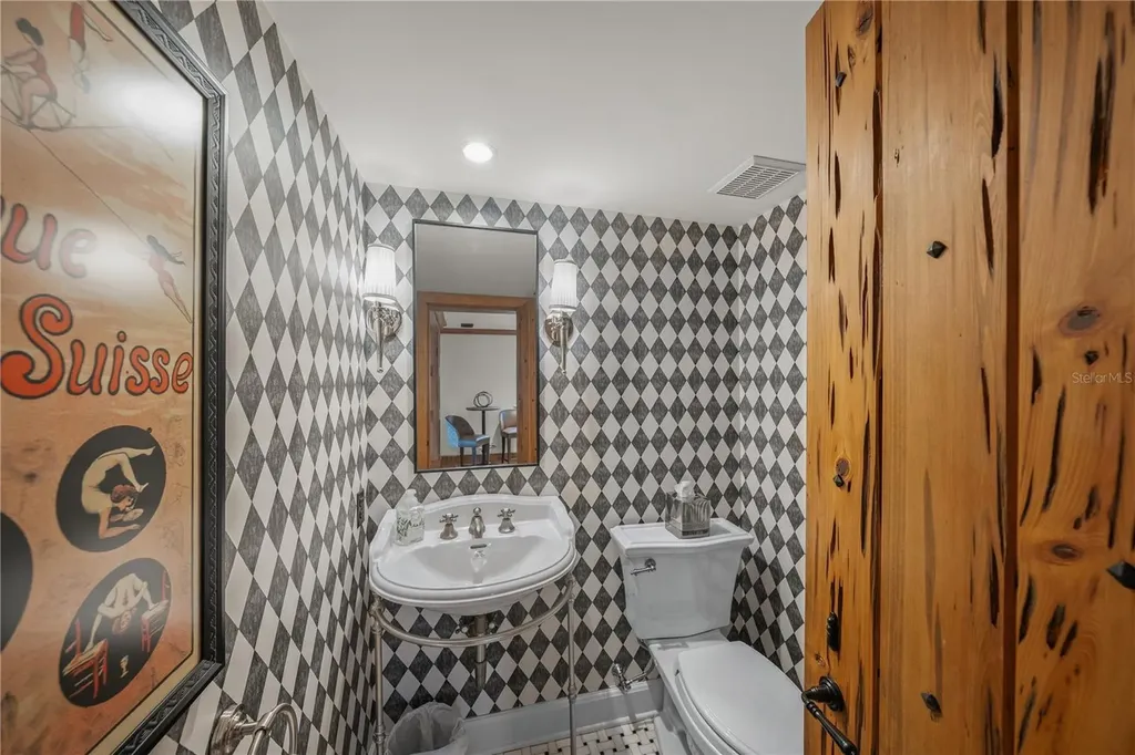 139 S Washington Drive Sarasota FL 34236