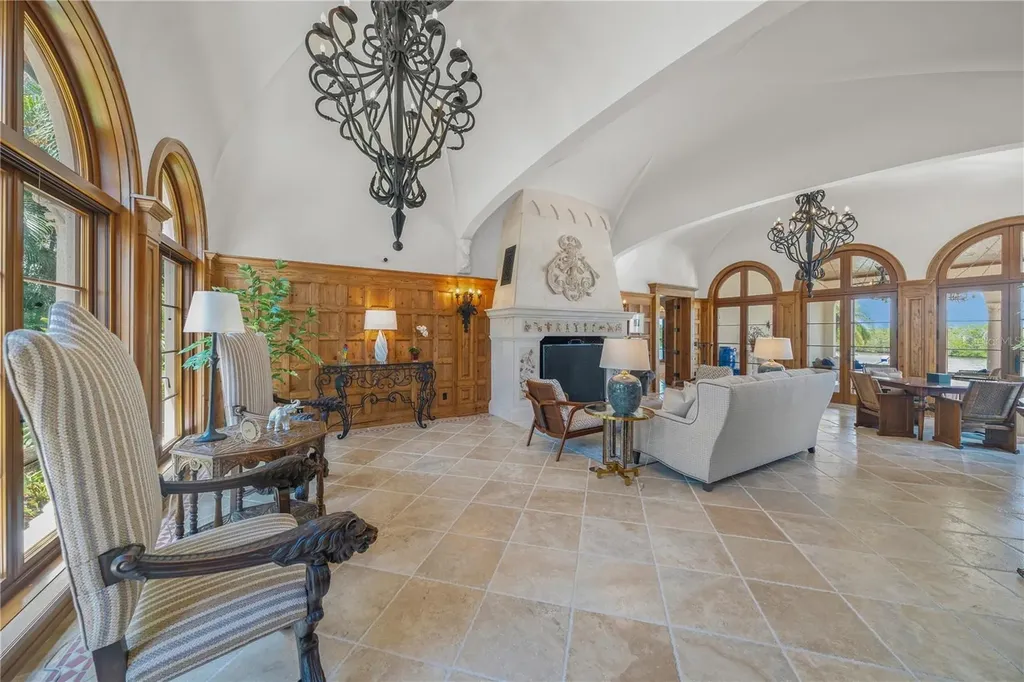 139 S Washington Drive Sarasota FL 34236