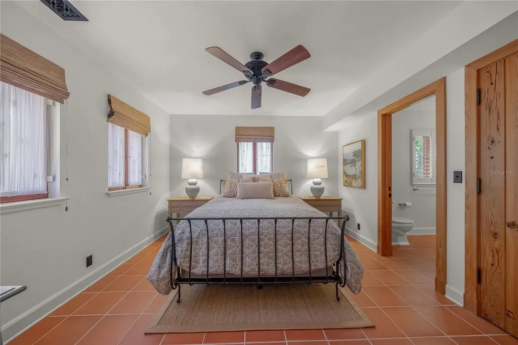 139 S Washington Drive Sarasota FL 34236