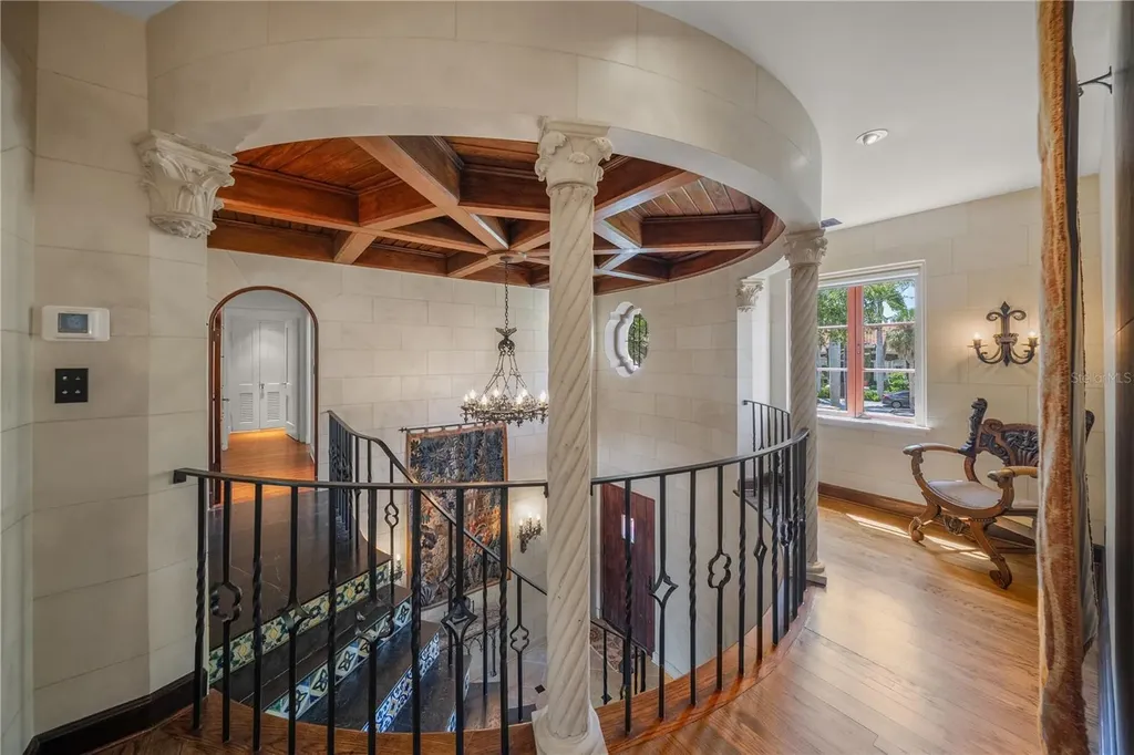 139 S Washington Drive Sarasota FL 34236