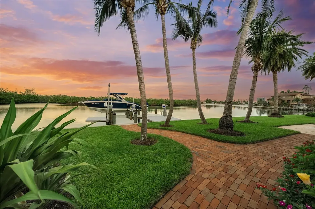 139 S Washington Drive Sarasota FL 34236