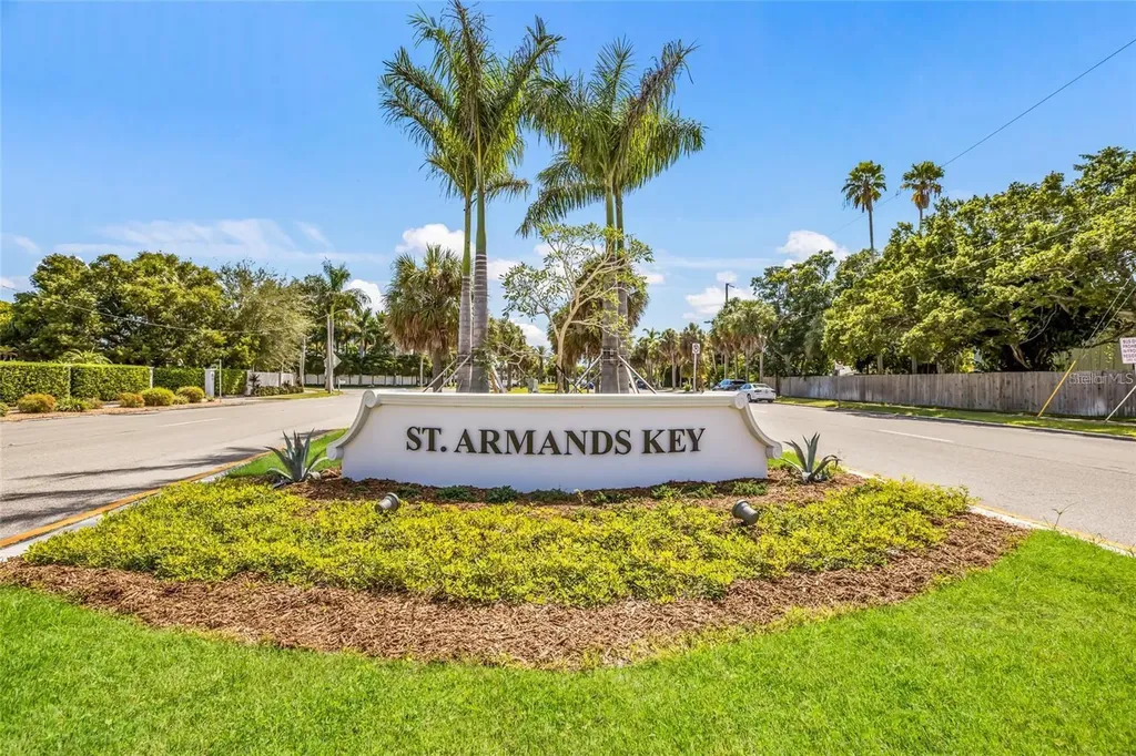 139 S Washington Drive Sarasota FL 34236