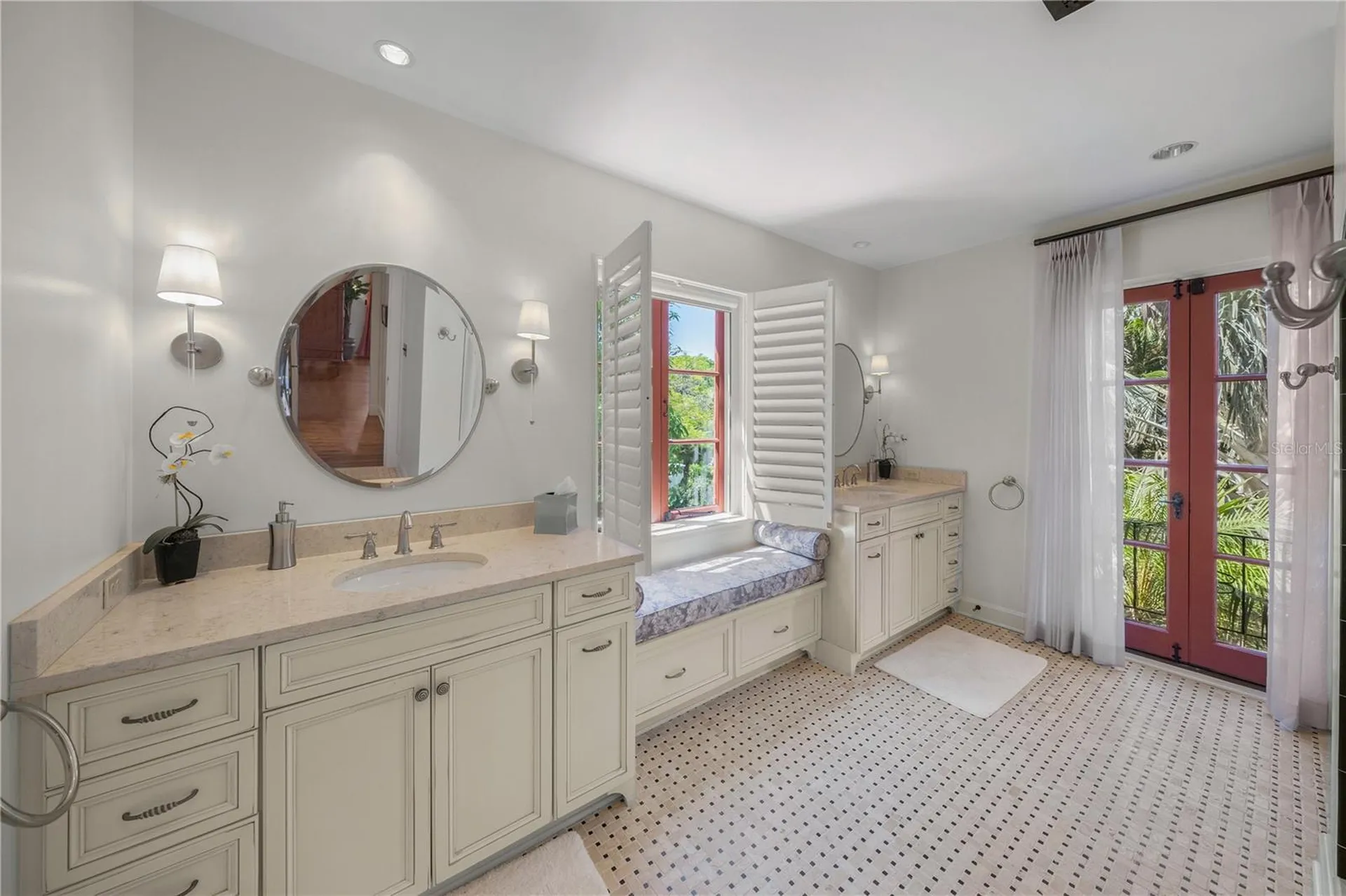 139 S Washington Drive Sarasota FL 34236