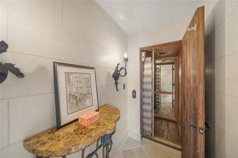 139 S Washington Drive Sarasota FL 34236