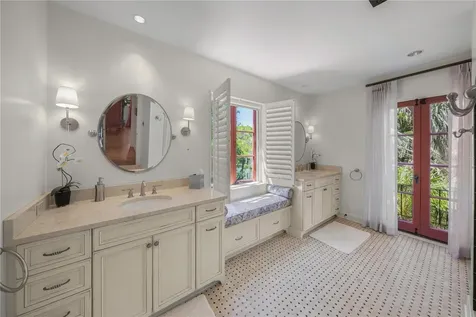 139 S Washington Drive Sarasota FL 34236