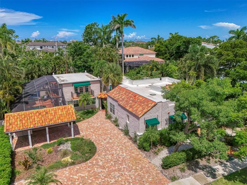 3838 Flores Avenue Sarasota FL 34239