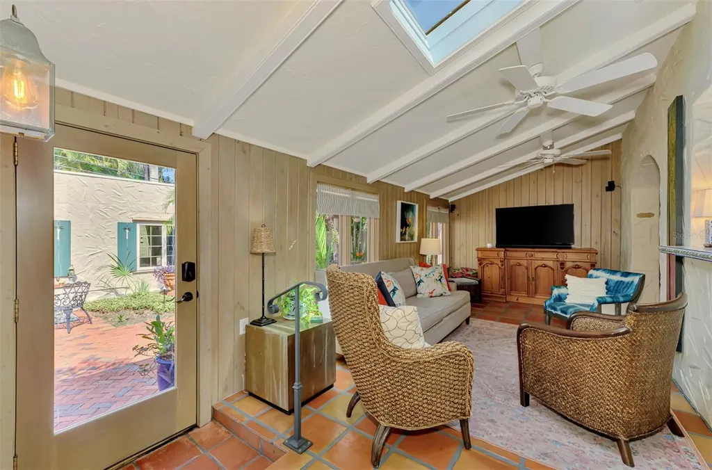 3838 Flores Avenue Sarasota FL 34239