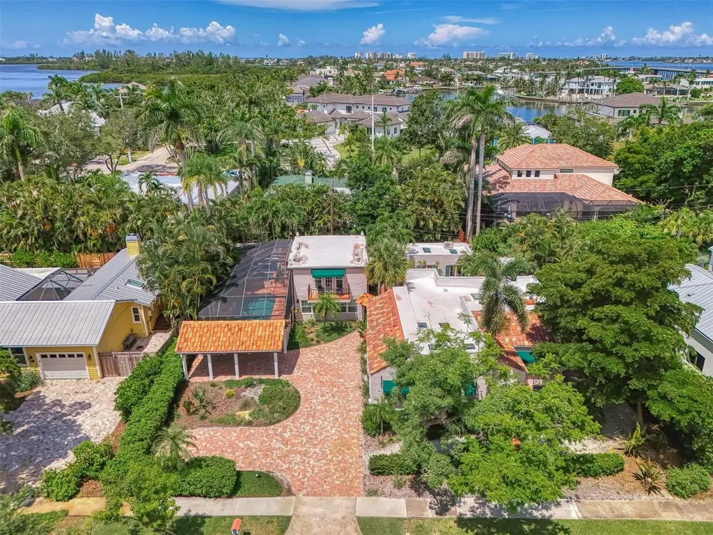 3838 Flores Avenue Sarasota FL 34239