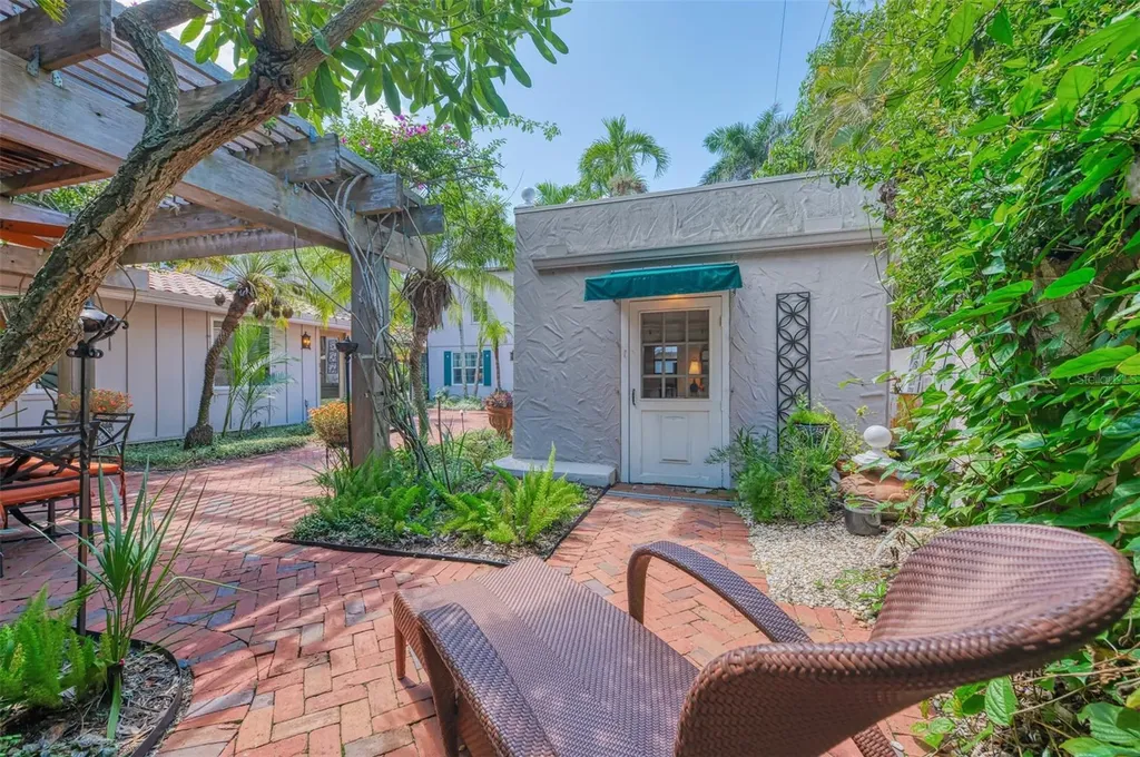 3838 Flores Avenue Sarasota FL 34239