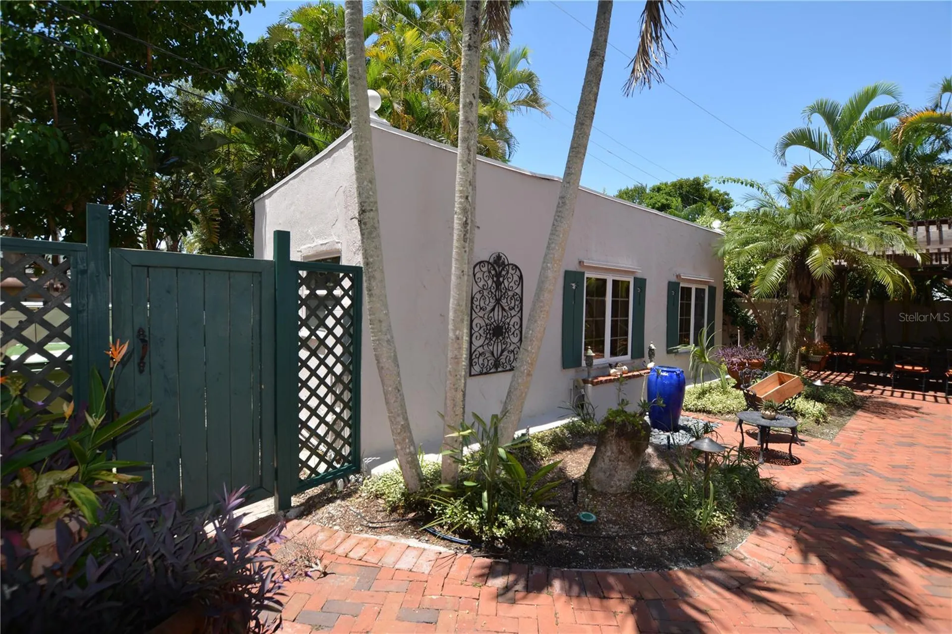 3838 Flores Avenue Sarasota FL 34239
