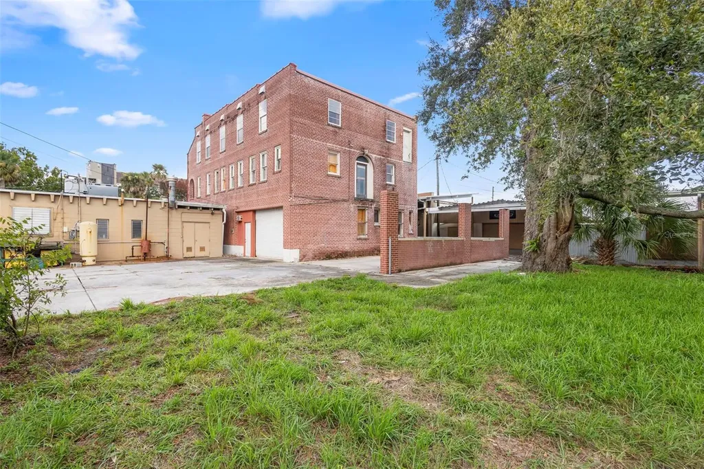 204 Magnolia Street New Smyrna Beach FL 32168