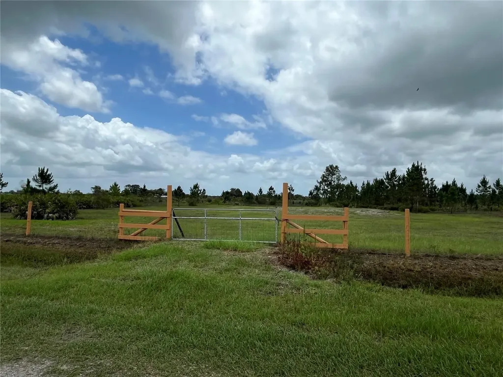 19092 NW 250th Street Okeechobee FL 34972