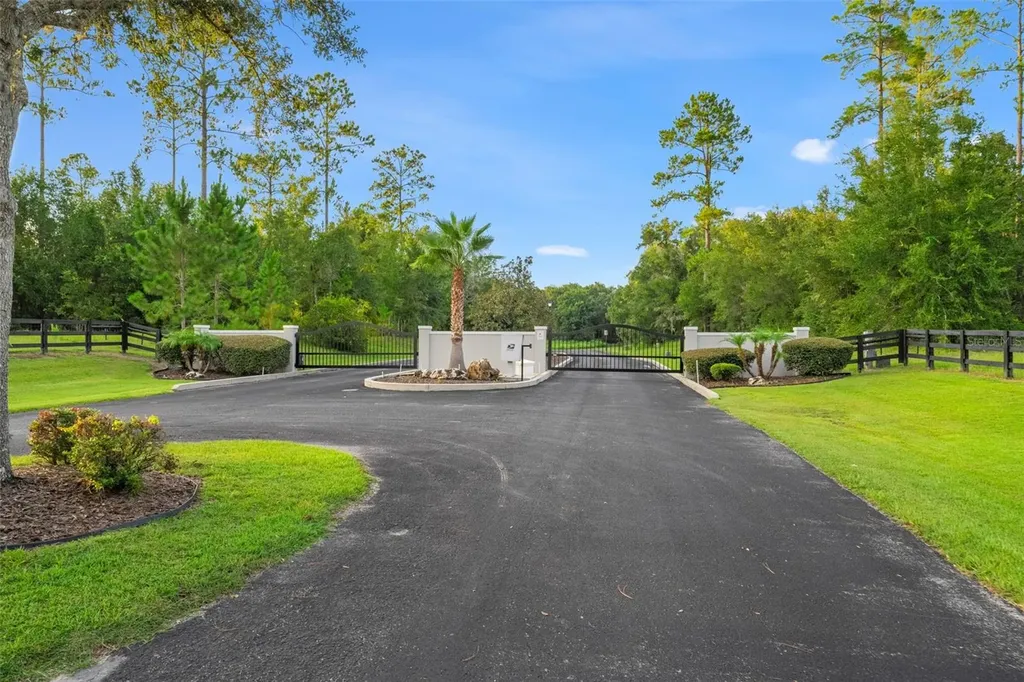 1825 W Oak Valley Court Homosassa FL 34446