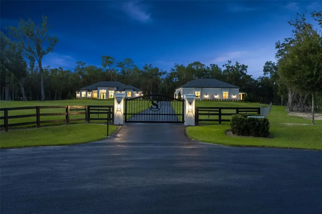 1825 W Oak Valley Court Homosassa FL 34446