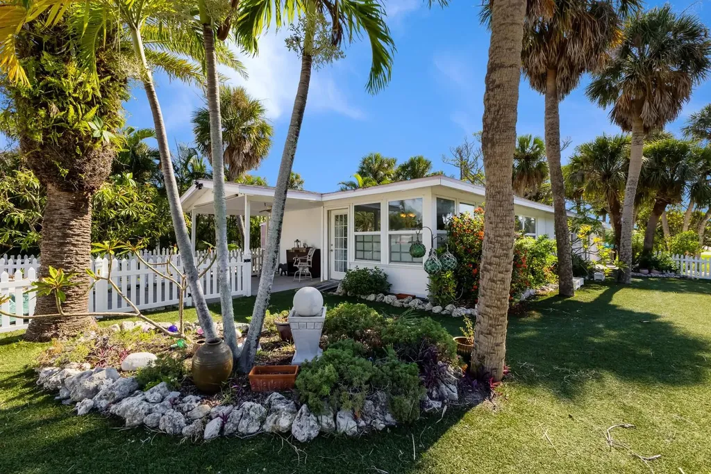 5801 Imperiore Avenue Holmes Beach FL 34217