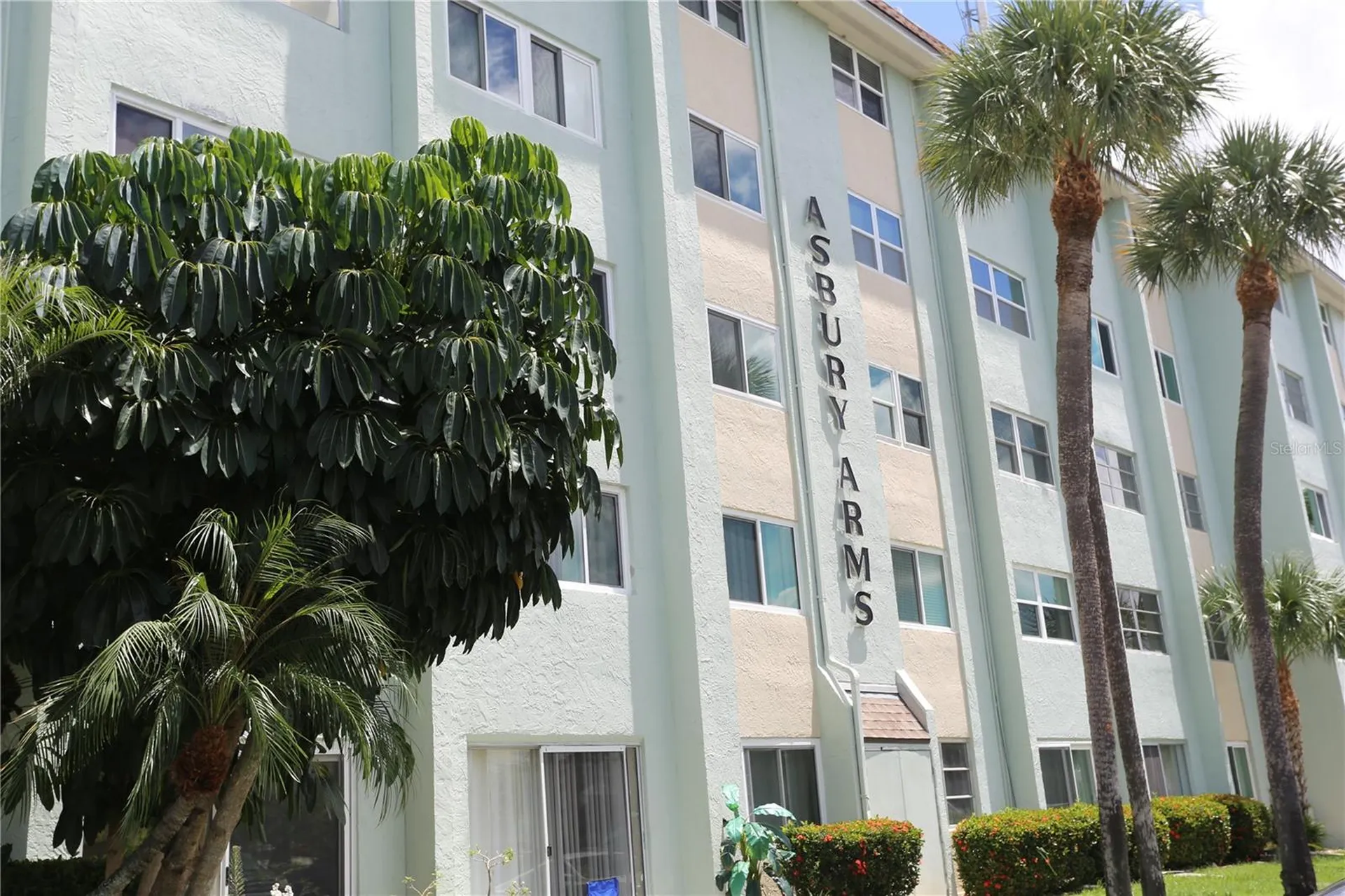 801 83rd Avenue N St Petersburg FL 33702