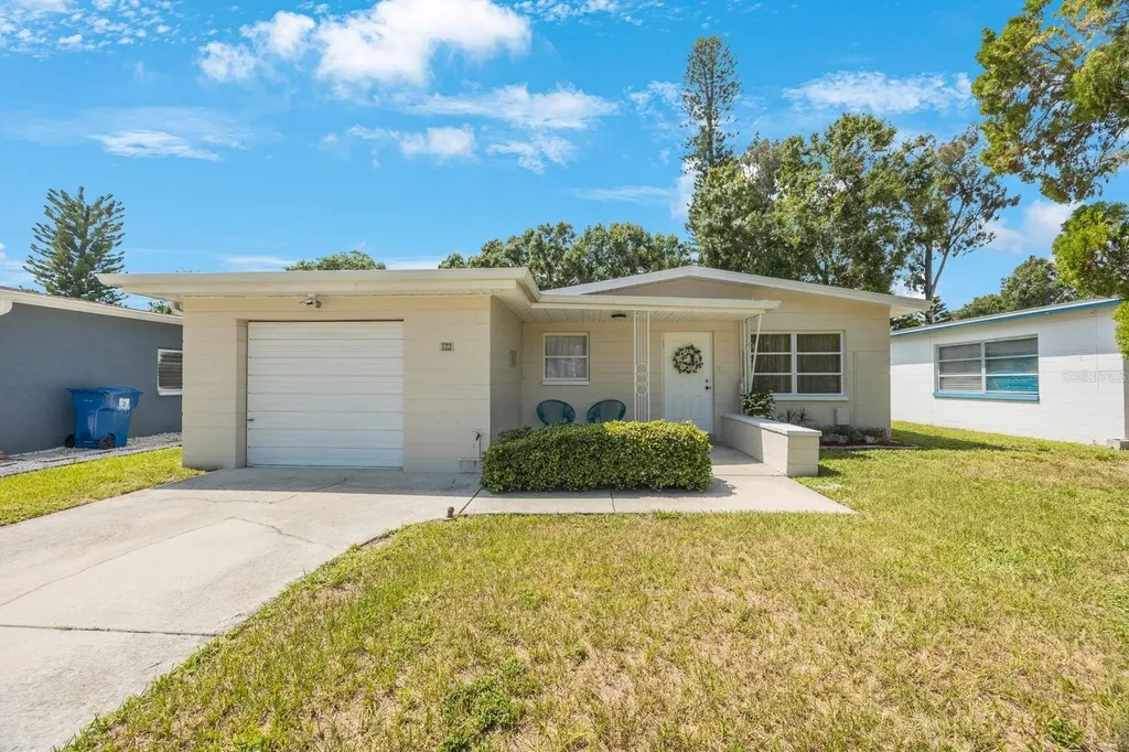 722 86th Avenue N St Petersburg FL 33702