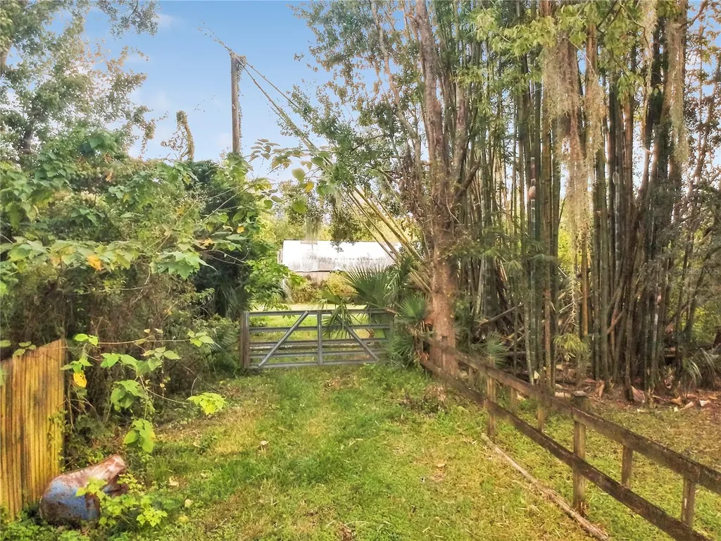 200 W English Street Plant City FL 33563