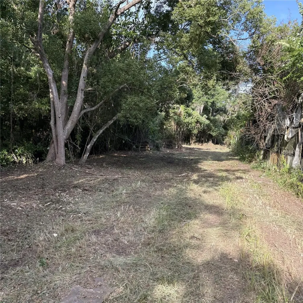 200 W English Street Plant City FL 33563