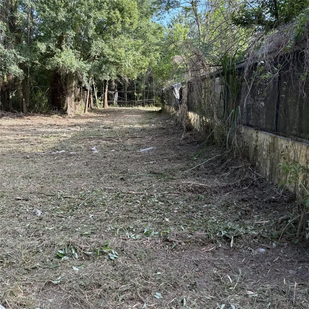 200 W English Street Plant City FL 33563