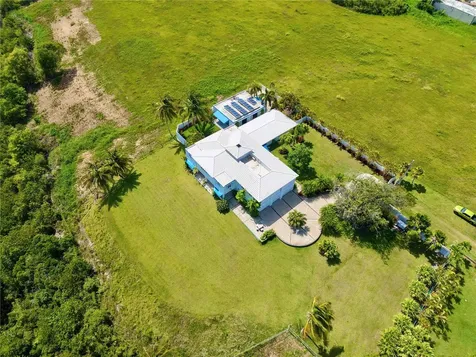 665 Aquamarina Isabela PR 00662