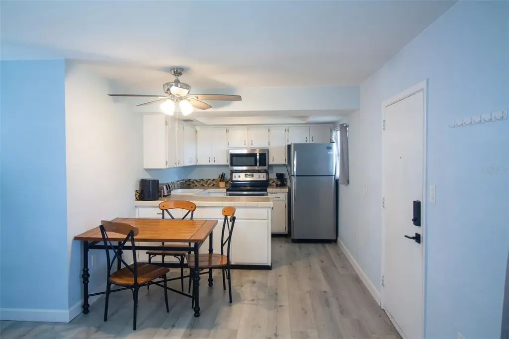 400 Base Venice FL 34293