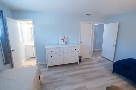 400 Base Venice FL 34293