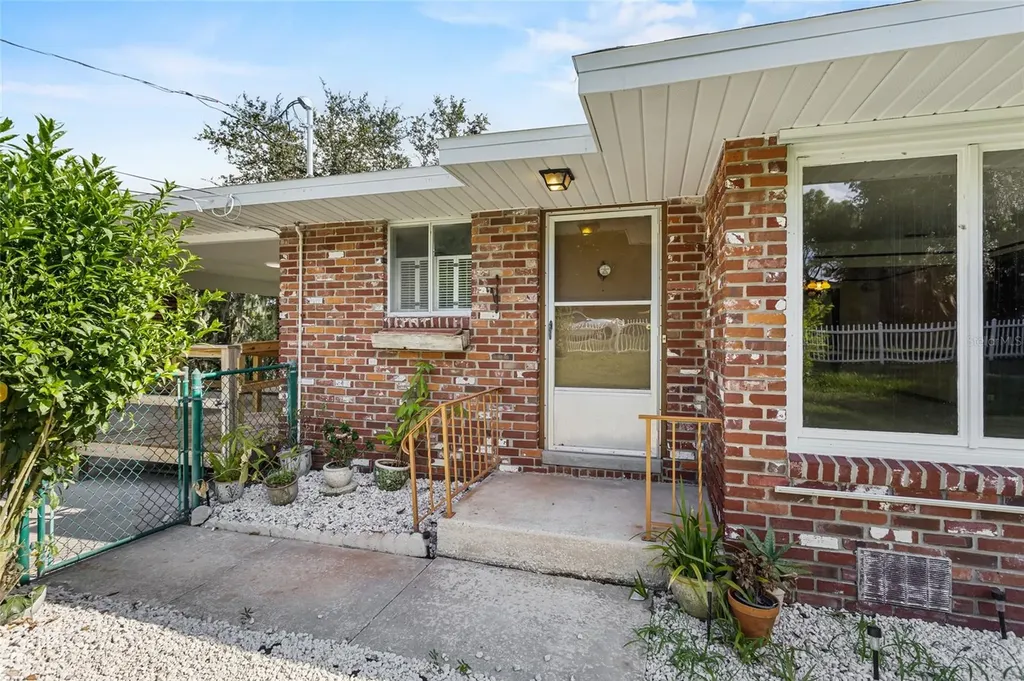 1422 E 8th Avenue Mount Dora FL 32757