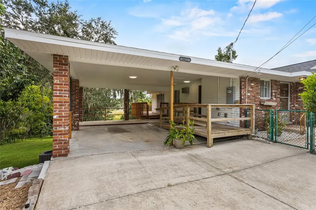 1422 E 8th Avenue Mount Dora FL 32757
