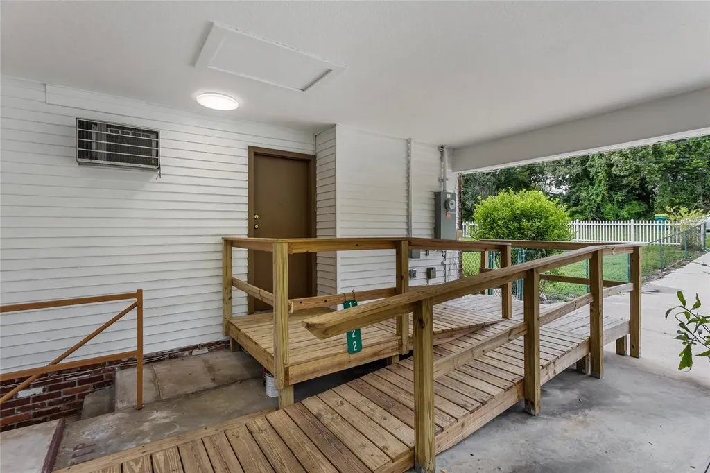 1422 E 8th Avenue Mount Dora FL 32757