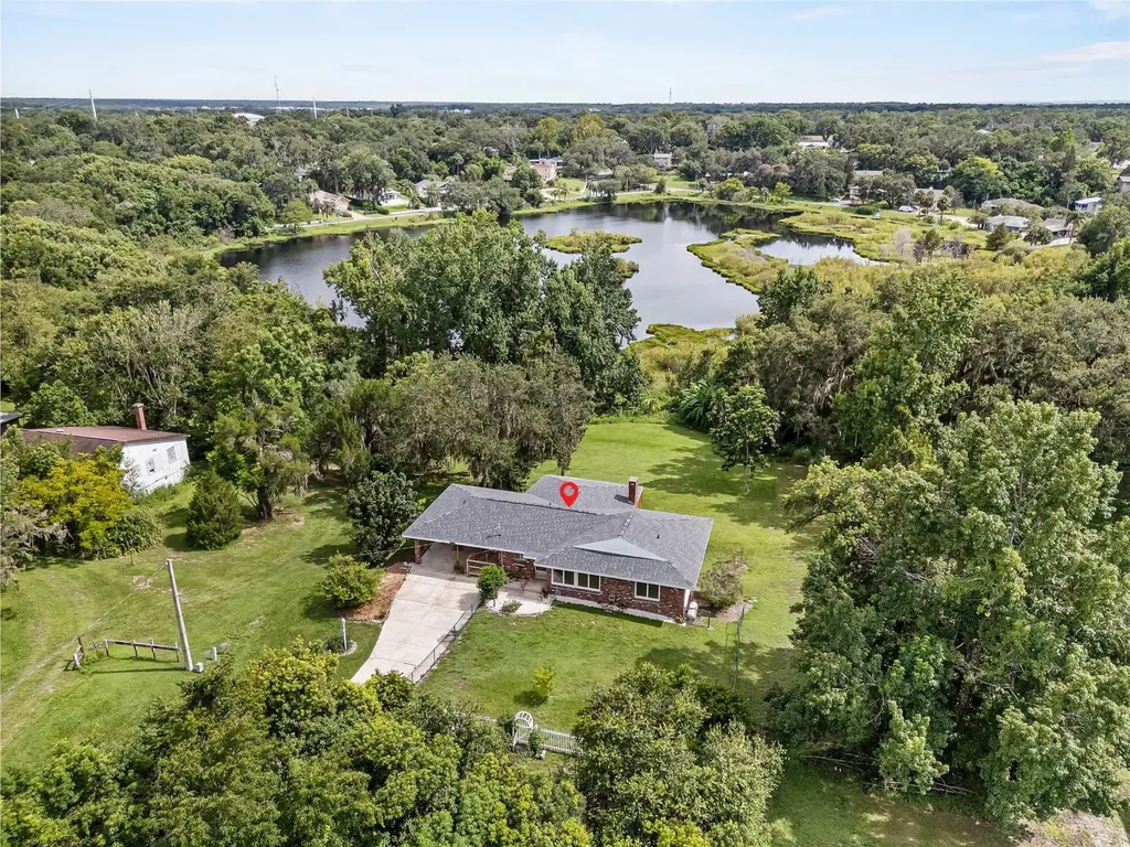 1422 E 8th Avenue Mount Dora FL 32757