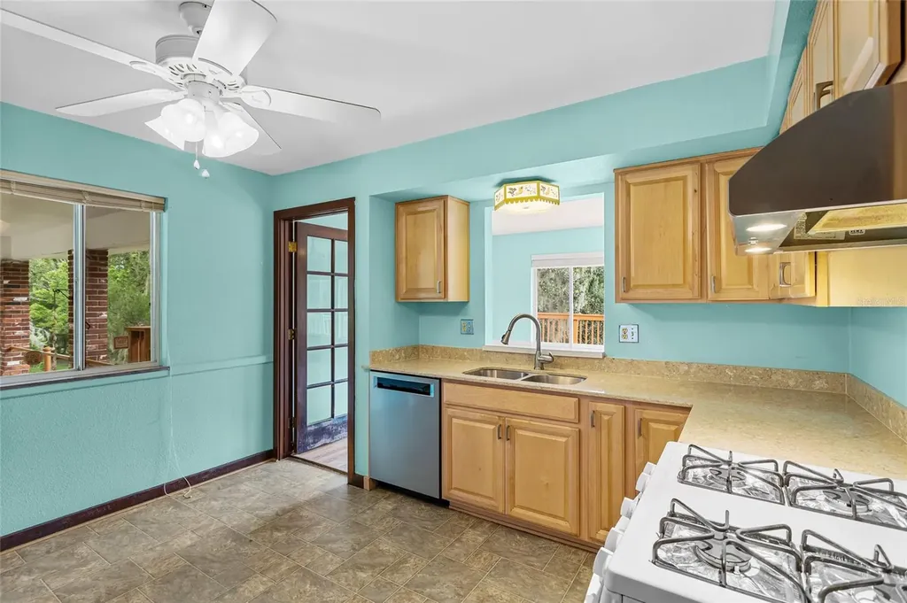1422 E 8th Avenue Mount Dora FL 32757